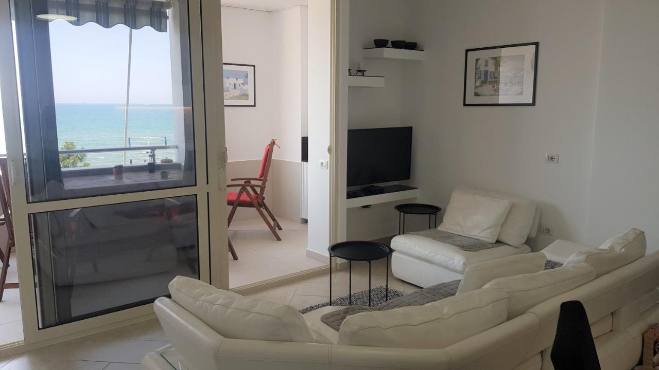 M&I Beach Apartment With Sea View Durres Bagian luar foto