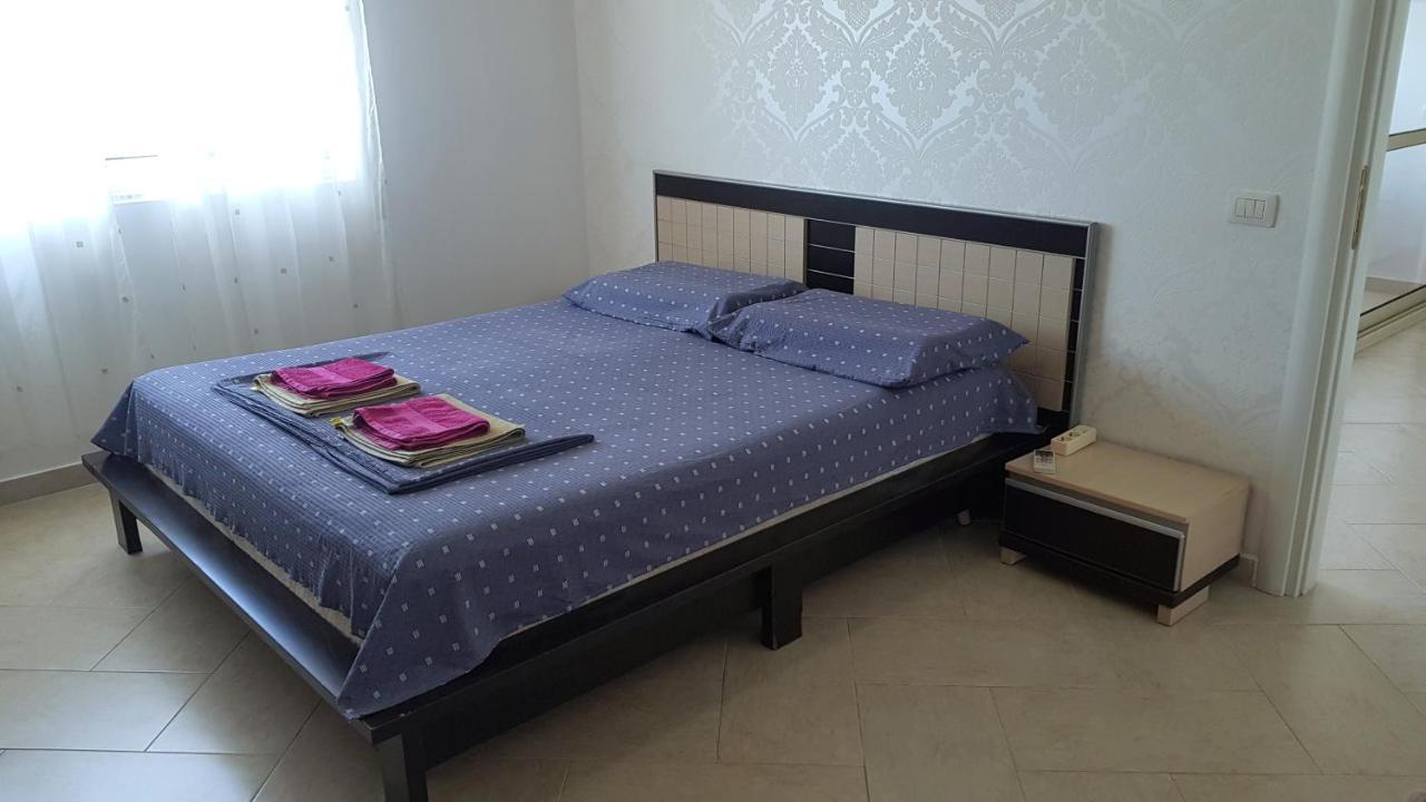 M&I Beach Apartment With Sea View Durres Bagian luar foto