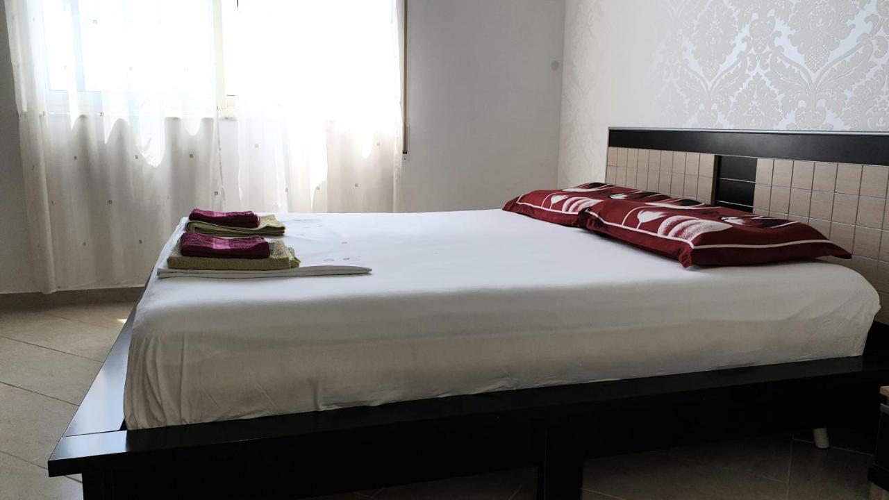 M&I Beach Apartment With Sea View Durres Bagian luar foto