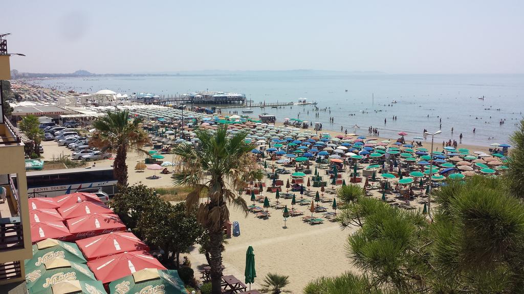 M&I Beach Apartment With Sea View Durres Bagian luar foto